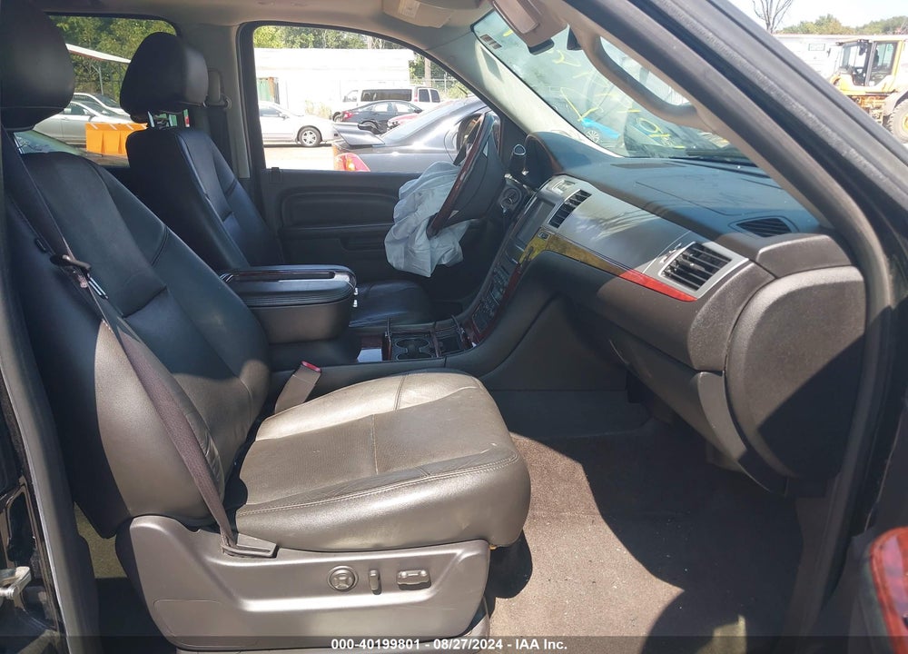 2014 CADILLAC ESCALADE LUXURY VIN: 1GYS4BEF0ER182611