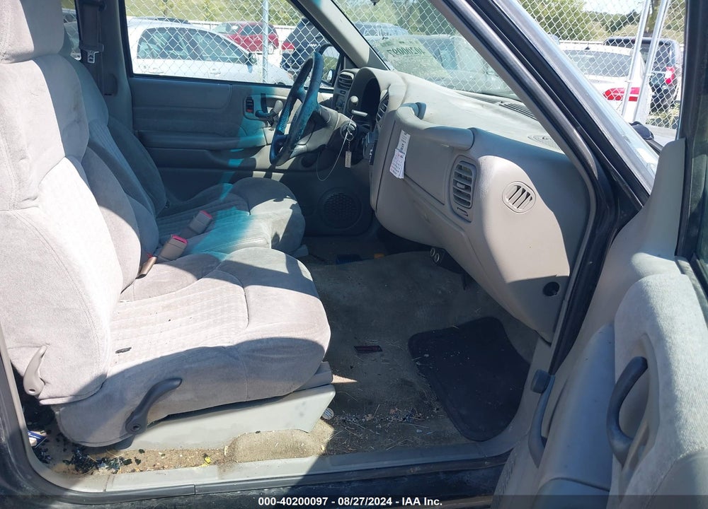 2001 CHEVROLET S-10 LS VIN: 1GCCS195318236656