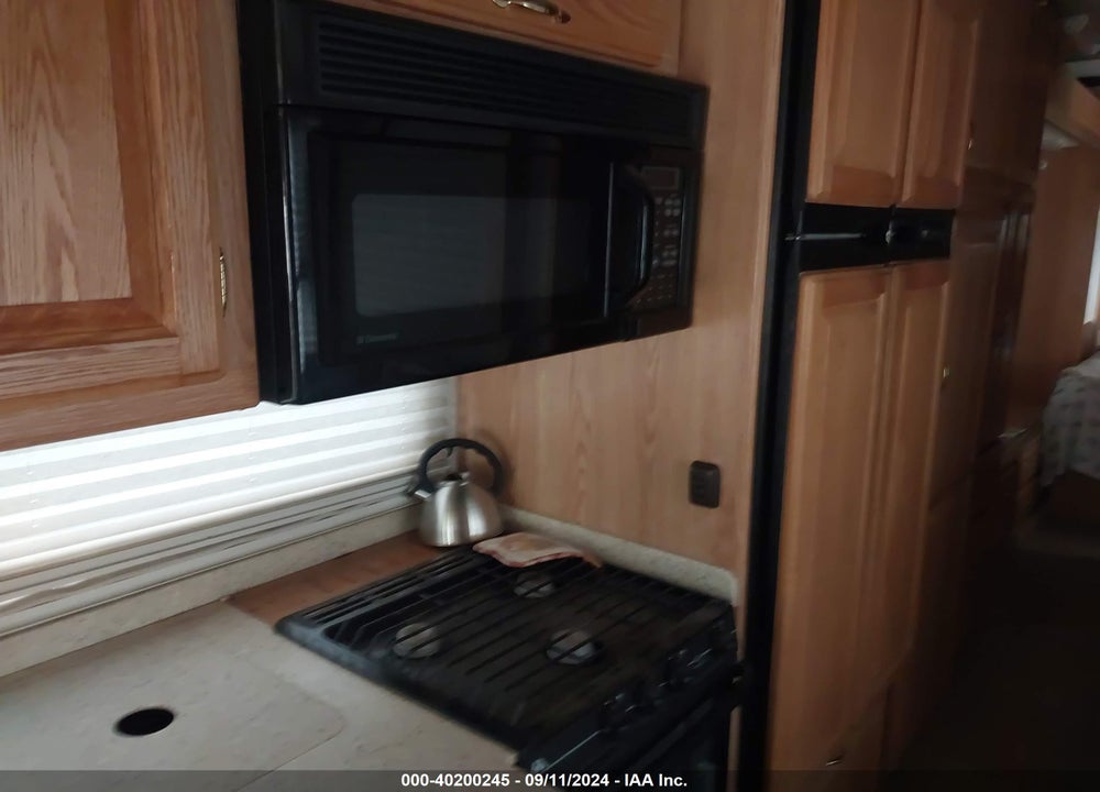 2004 FREIGHTLINER CHASSIS X LINE MOTOR HOME VIN: 4UZAAHDC44CN25518
