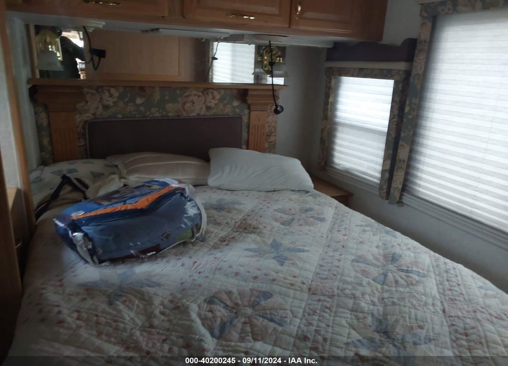 2004 FREIGHTLINER CHASSIS X LINE MOTOR HOME VIN: 4UZAAHDC44CN25518