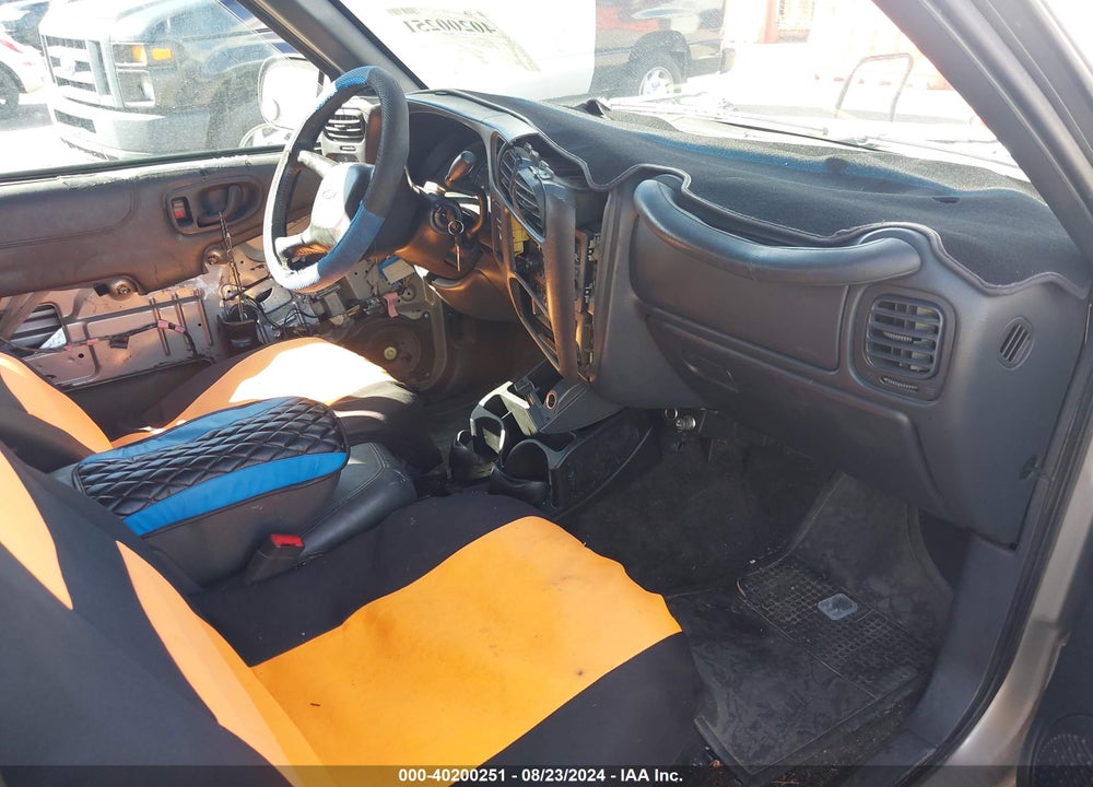 2002 CHEVROLET S-10 LS VIN: 1GCCS19W128254230