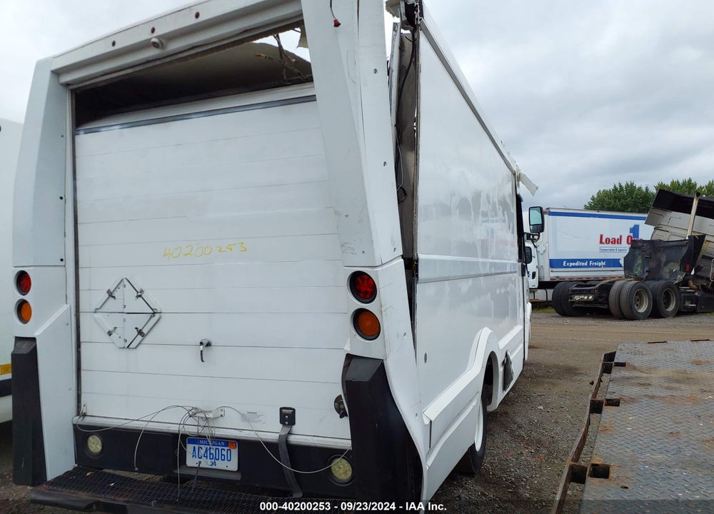 2013 ISUZU COMMERCIAL VAN VIN: JALB4T178D7W01775