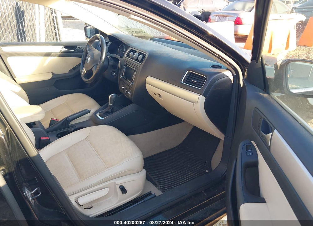 2013 VOLKSWAGEN JETTA 2.5L SE VIN: 3VWDP7AJ8DM440884