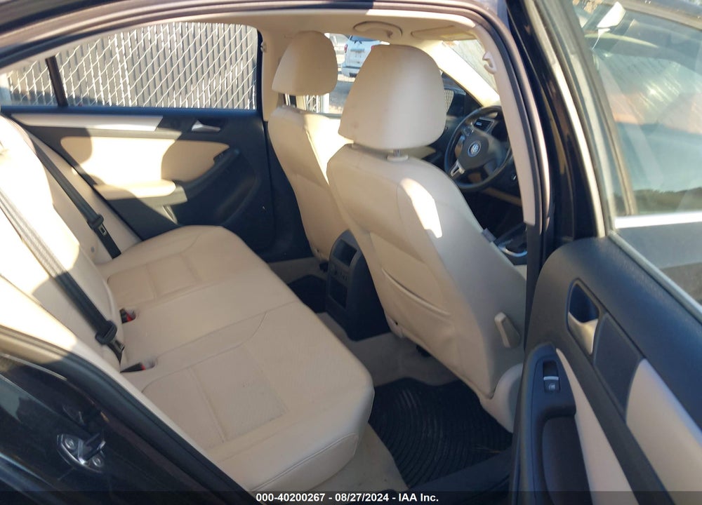 2013 VOLKSWAGEN JETTA 2.5L SE VIN: 3VWDP7AJ8DM440884