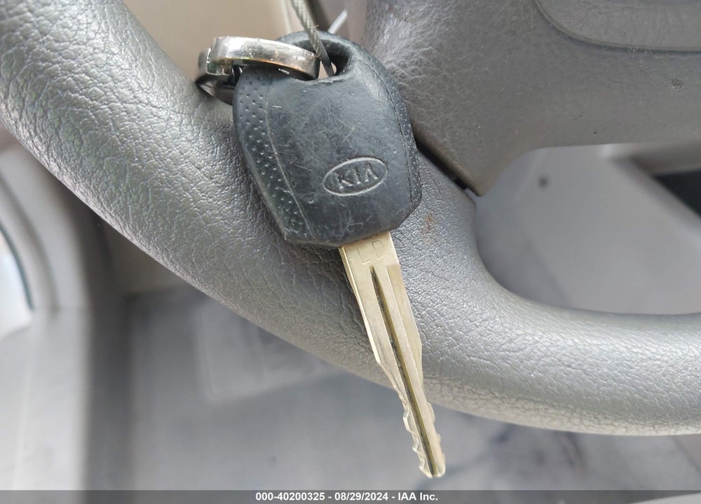 2005 KIA SPECTRA EX/LX/SX VIN: KNAFE121X55077957