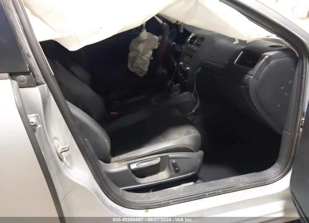 2014 VOLKSWAGEN JETTA 1.8T SE VIN: 3VWD17AJ1EM247351