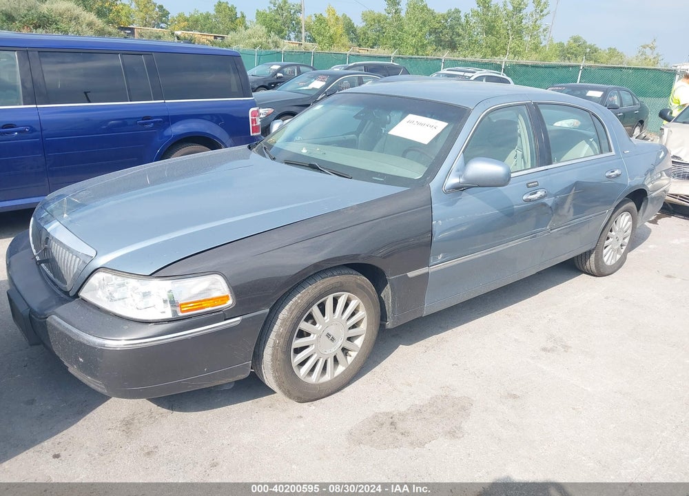 2003 LINCOLN TOWN CAR SIGNATURE VIN: 1LNHM82W43Y686987