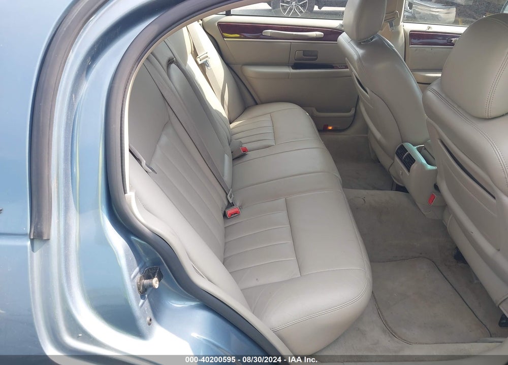 2003 LINCOLN TOWN CAR SIGNATURE VIN: 1LNHM82W43Y686987