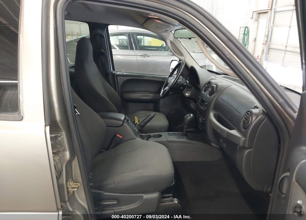 2004 JEEP LIBERTY SPORT VIN: 1J4GL48K14W110636