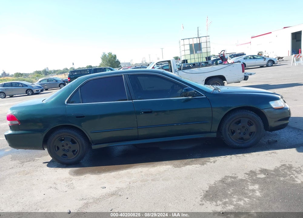 2001 HONDA ACCORD 3.0 EX VIN: 1HGCG165X1A040567
