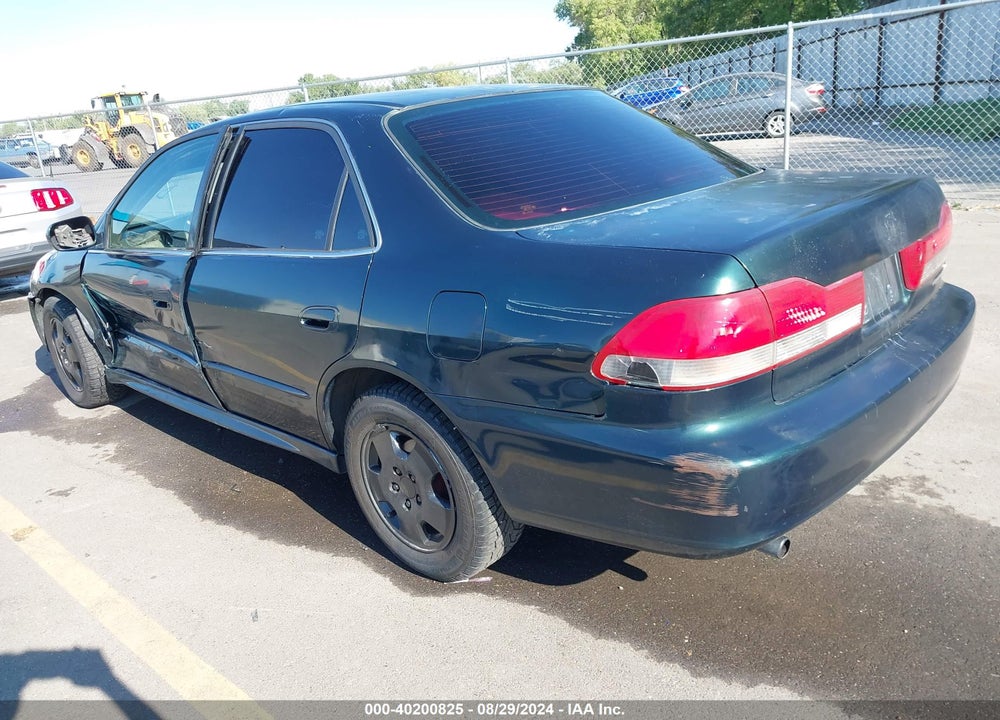 2001 HONDA ACCORD 3.0 EX VIN: 1HGCG165X1A040567
