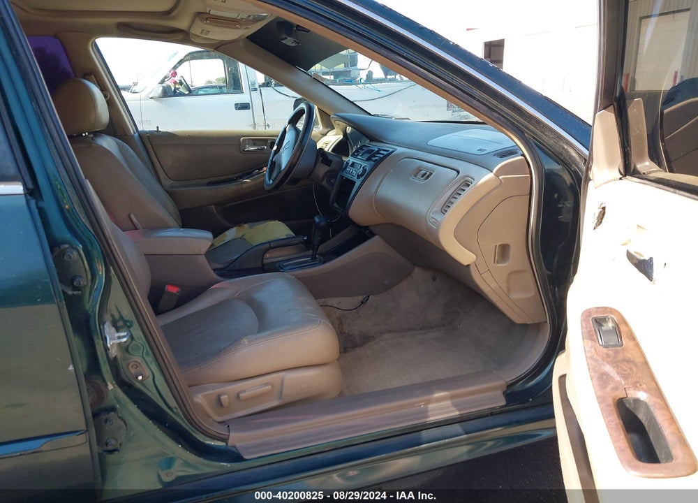 2001 HONDA ACCORD 3.0 EX VIN: 1HGCG165X1A040567
