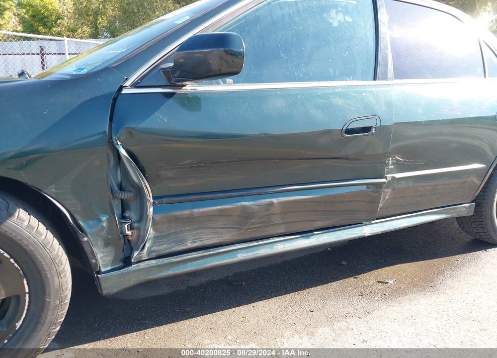 2001 HONDA ACCORD 3.0 EX VIN: 1HGCG165X1A040567