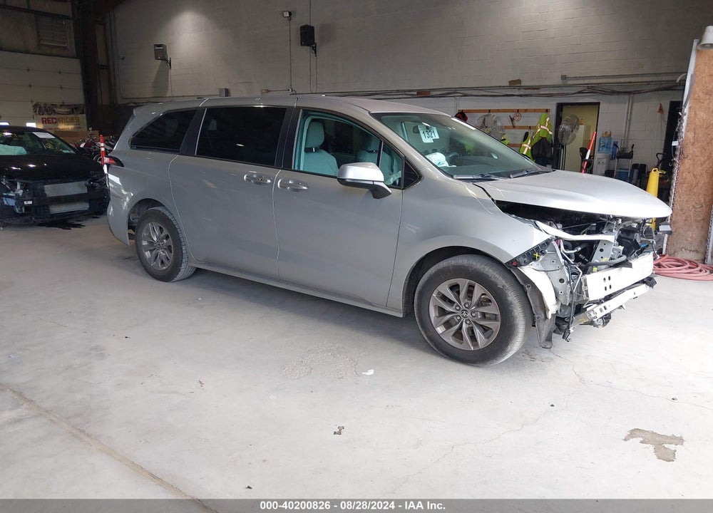 2022 TOYOTA SIENNA LE VIN: 5TDKRKEC0NS075492