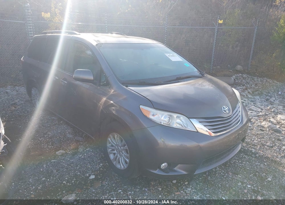 2016 TOYOTA SIENNA XLE 8 PASSENGER VIN: 5TDYK3DC7GS715318