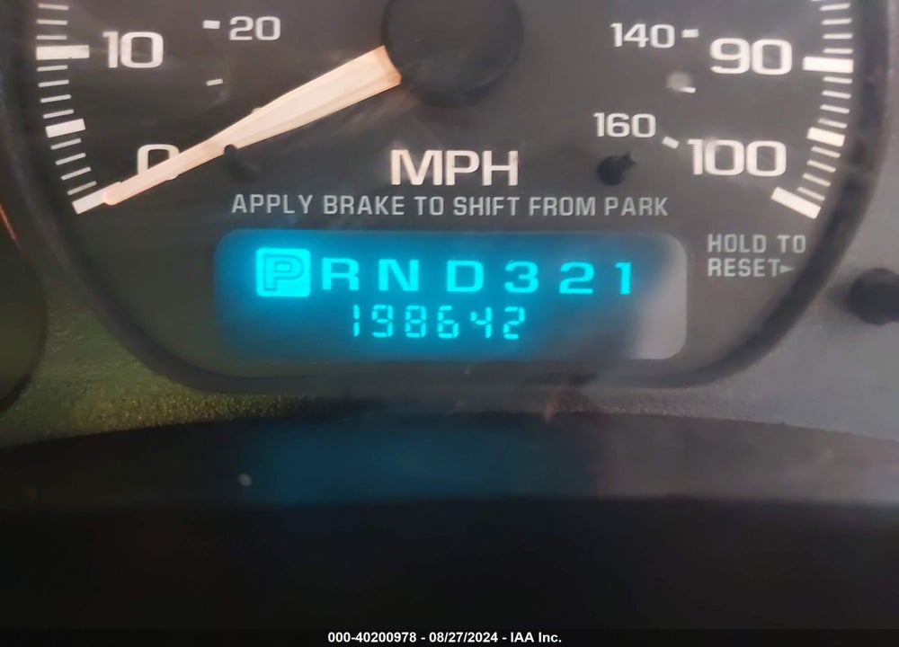 2001 CHEVROLET TAHOE LS VIN: 1GNEC13T01R121379