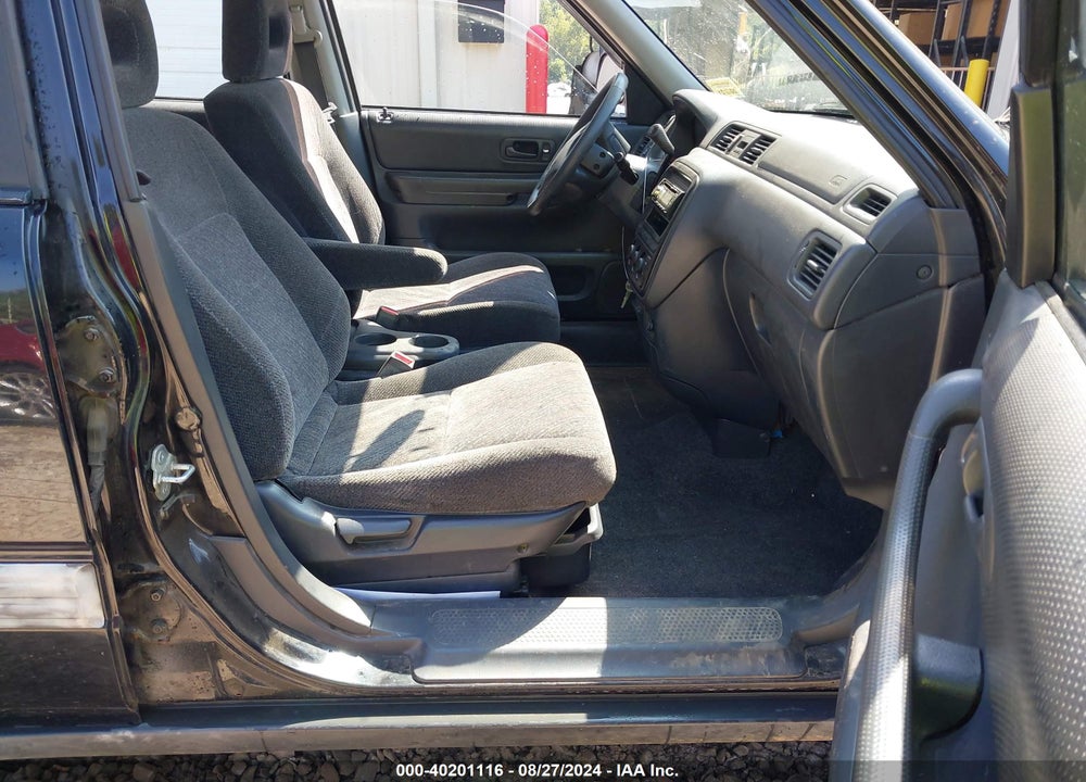 2001 HONDA CR-V LX VIN: JHLRD18461S007889