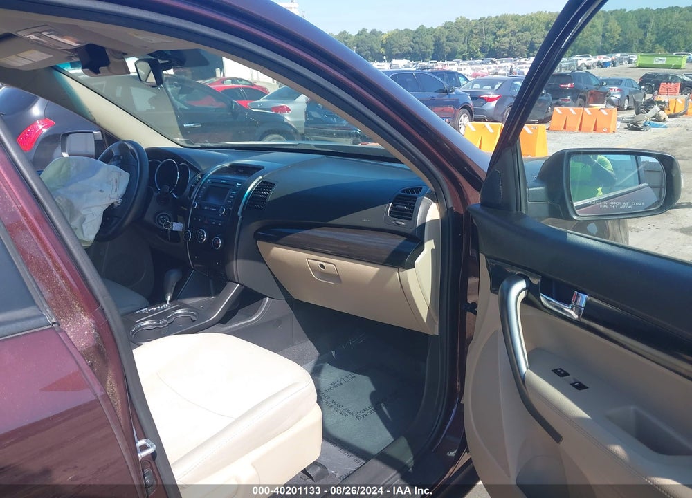 2013 KIA SORENTO LX VIN: 5XYKT3A69DG326125