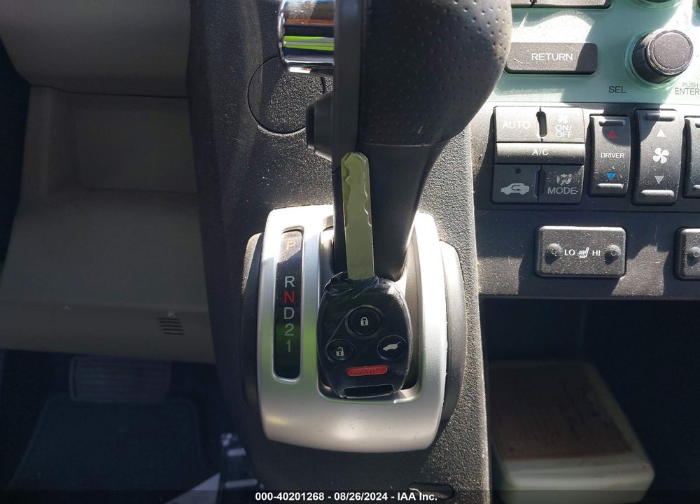 2011 HONDA PILOT EX-L VIN: 5FNYF3H52BB039924