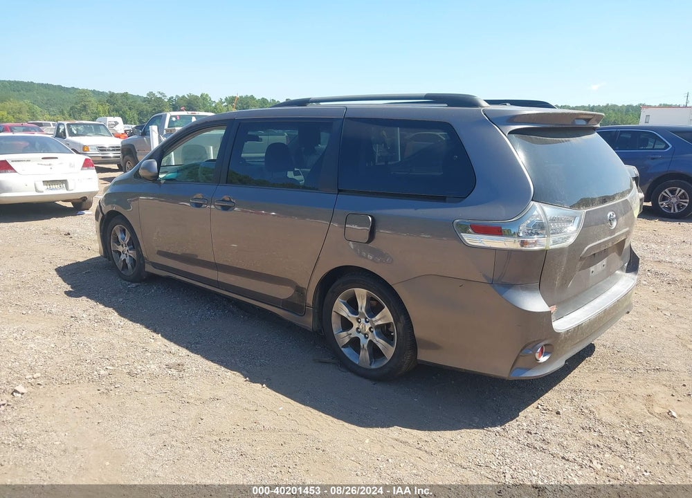 2011 TOYOTA SIENNA SE VIN: 5TDXK3DC2BS042958