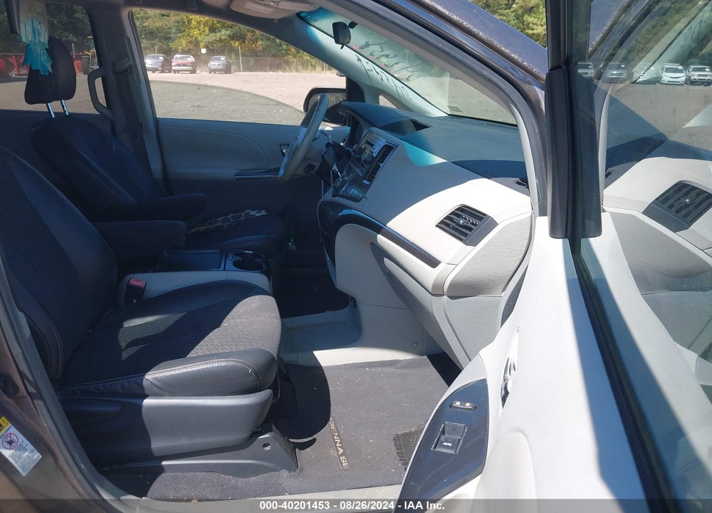 2011 TOYOTA SIENNA SE VIN: 5TDXK3DC2BS042958