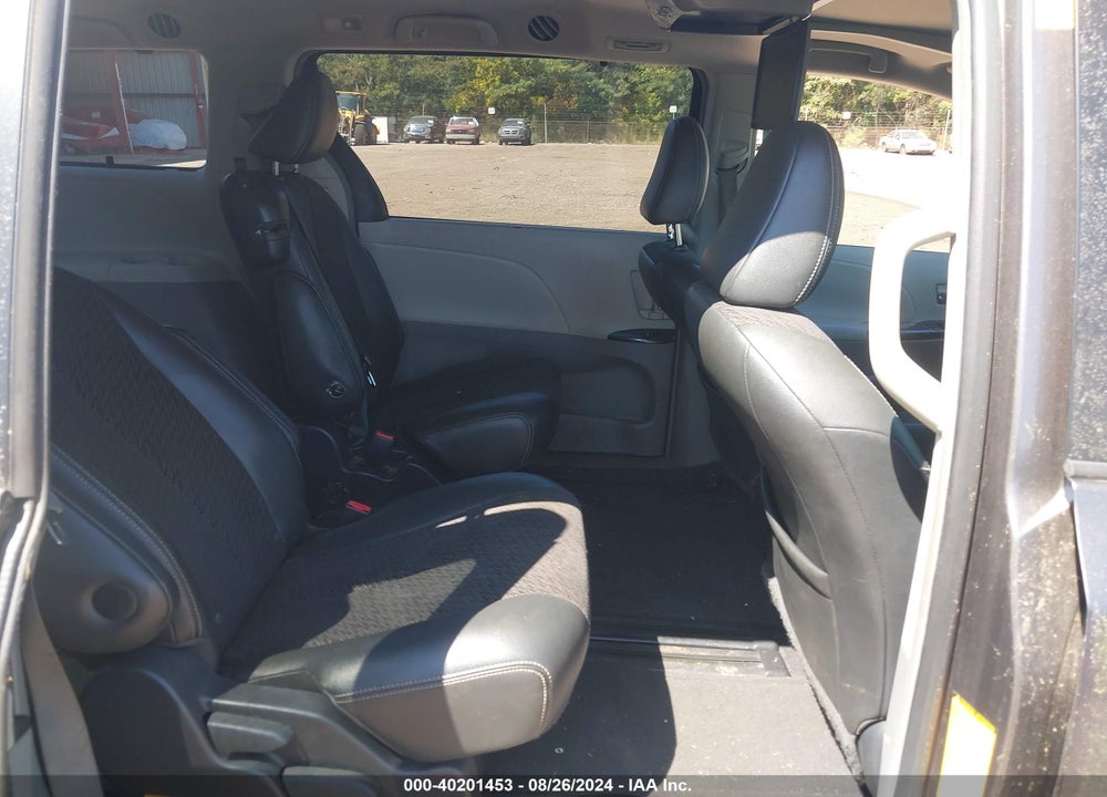 2011 TOYOTA SIENNA SE VIN: 5TDXK3DC2BS042958