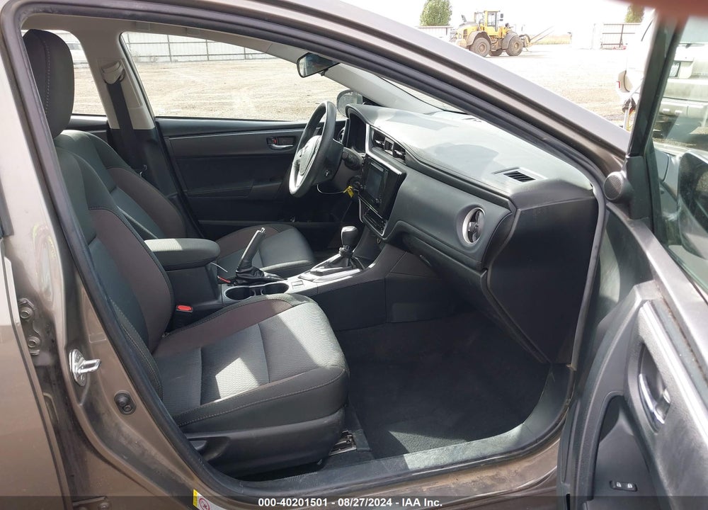 2018 TOYOTA COROLLA LE VIN: 2T1BURHE5JC018180