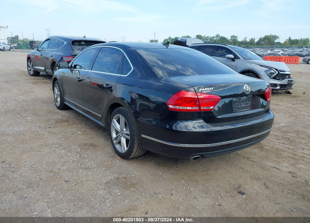 2015 VOLKSWAGEN PASSAT 2.0L TDI SE VIN: 1VWBV7A36FC104220
