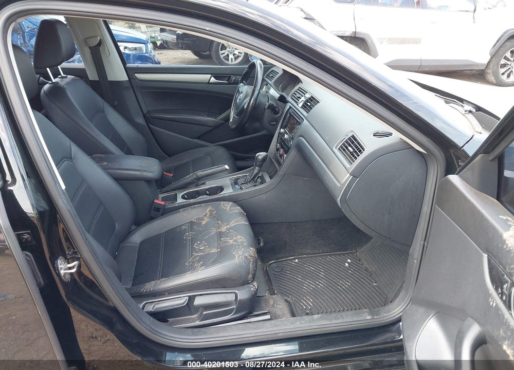 2015 VOLKSWAGEN PASSAT 2.0L TDI SE VIN: 1VWBV7A36FC104220