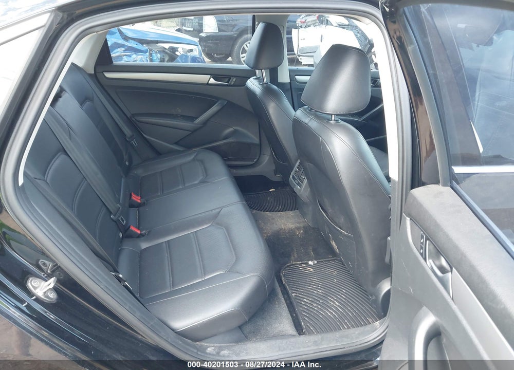 2015 VOLKSWAGEN PASSAT 2.0L TDI SE VIN: 1VWBV7A36FC104220