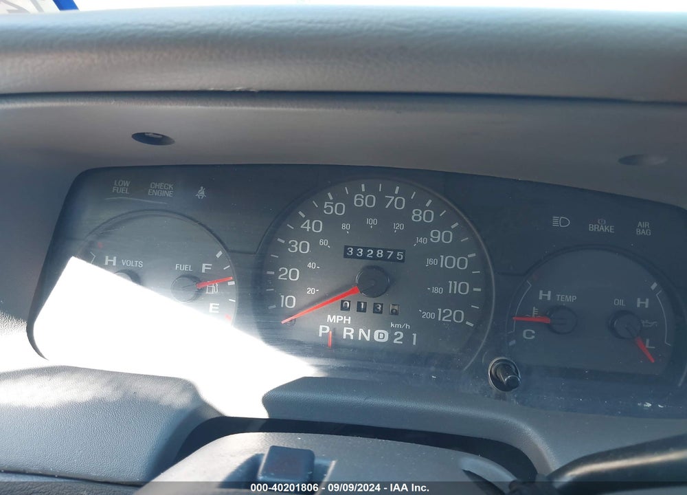 2004 MERCURY GRAND MARQUIS GS VIN: 2MEFM74W24X645230