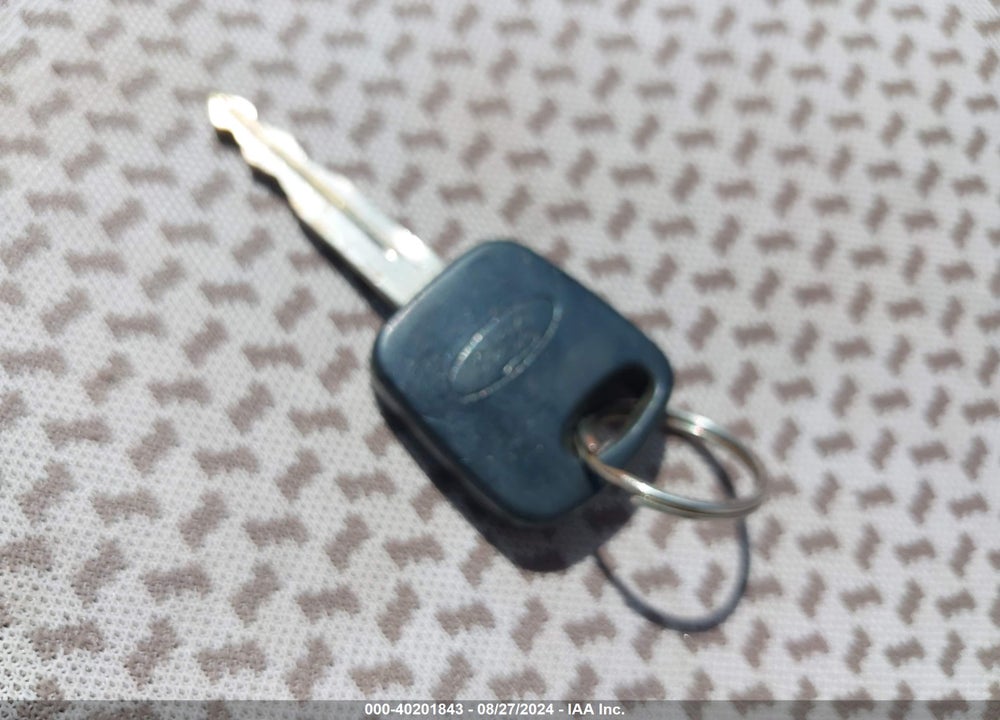 2005 FORD FOCUS ZX4 VIN: 1FAFP34N15W317972