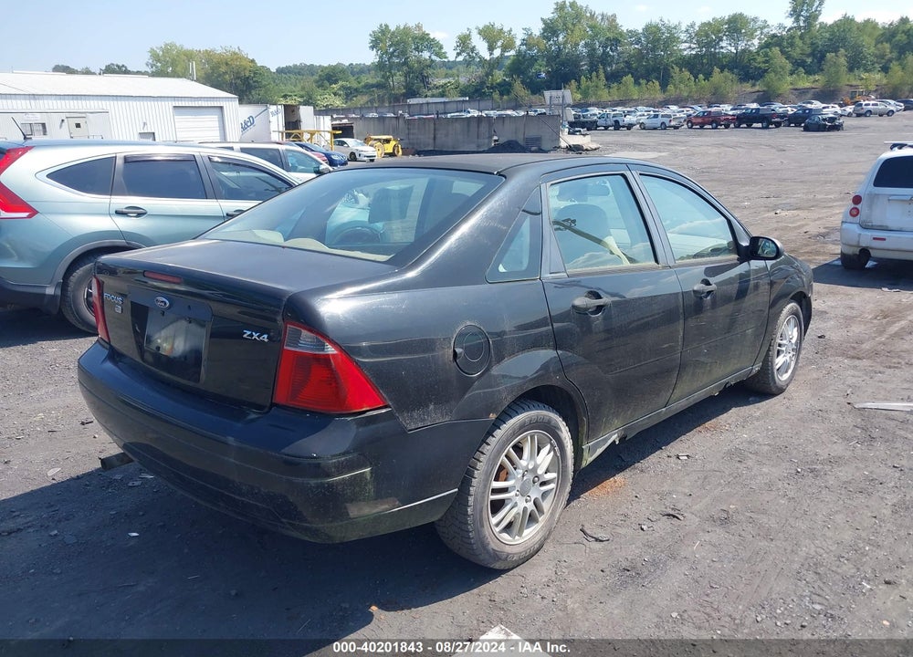 2005 FORD FOCUS ZX4 VIN: 1FAFP34N15W317972