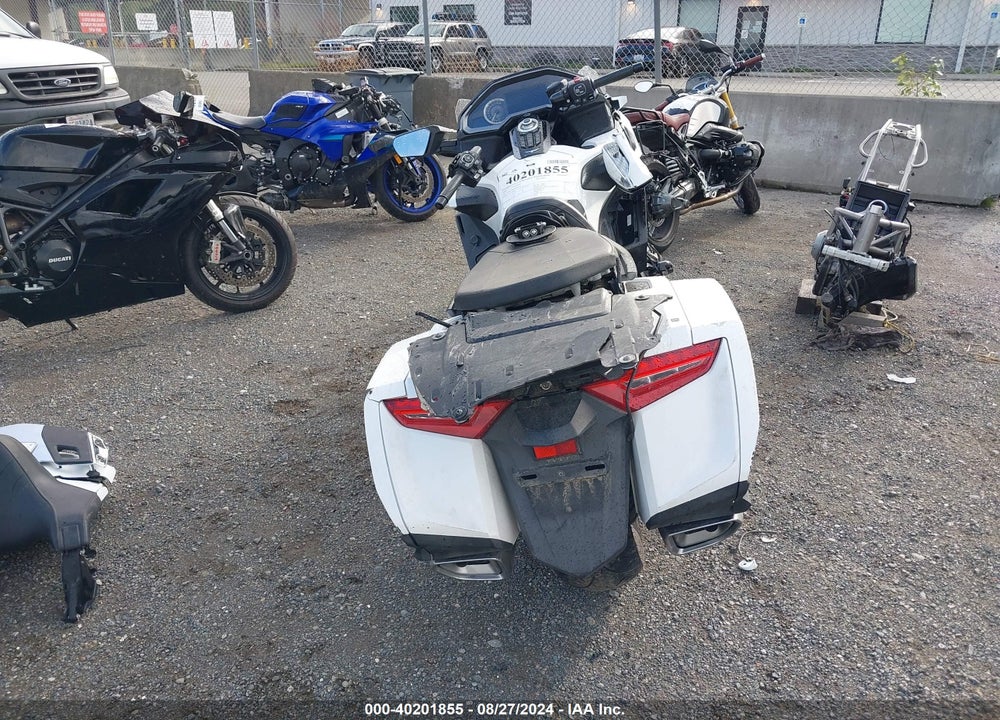 2018 HONDA GL1800 D VIN: JH2SC7959JK002396