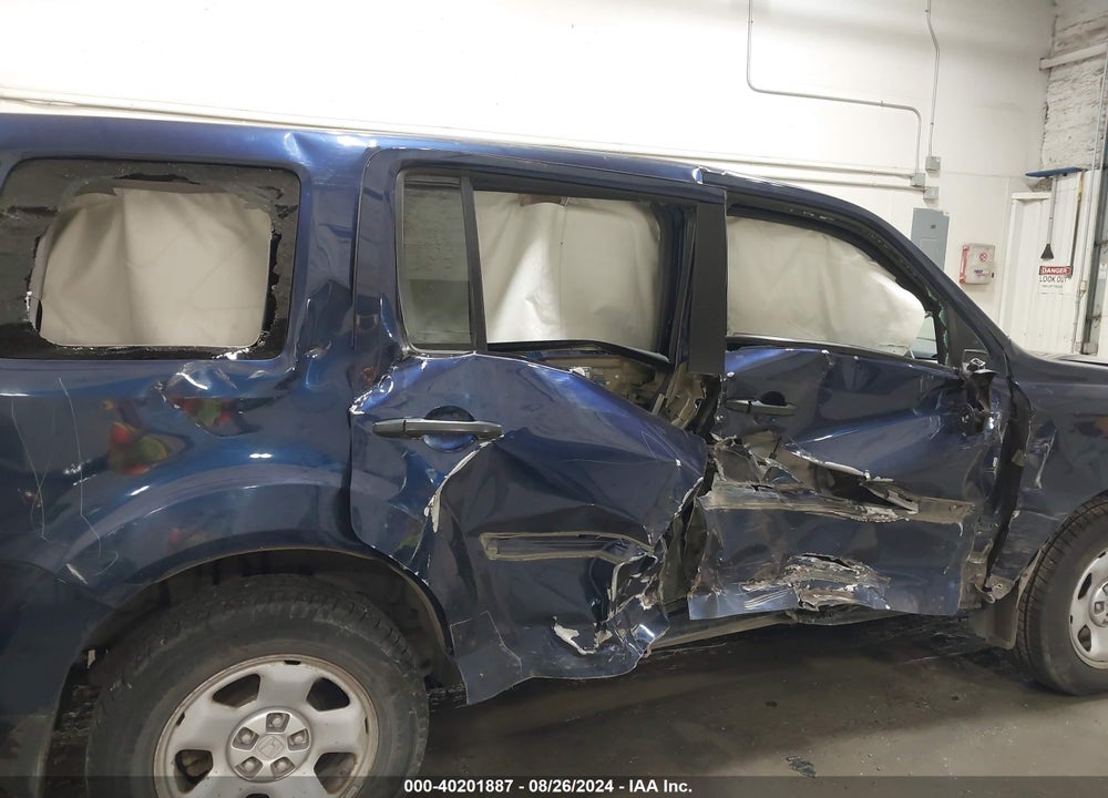 2014 HONDA PILOT LX VIN: 5FNYF4H26EB019918