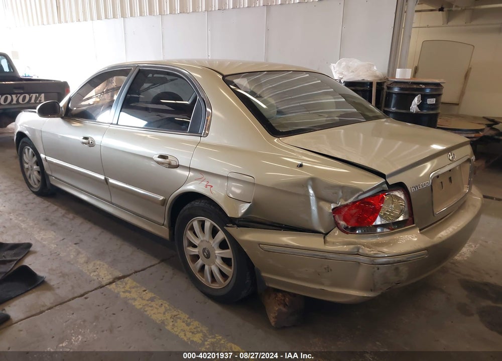 2004 HYUNDAI SONATA GLS/LX VIN: KMHWF35H24A932978