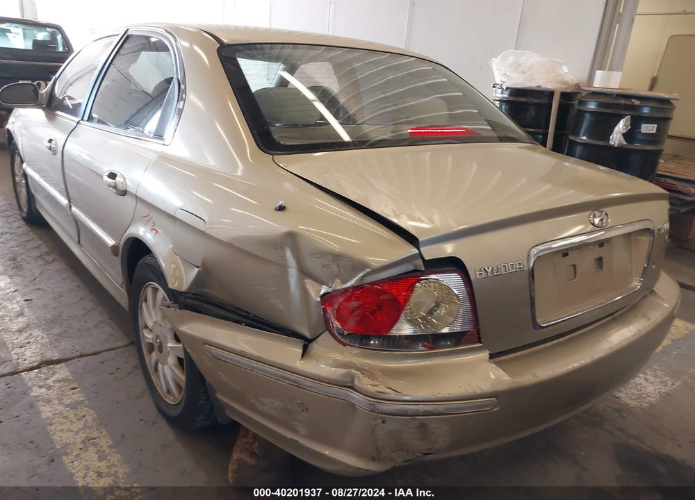 2004 HYUNDAI SONATA GLS/LX VIN: KMHWF35H24A932978