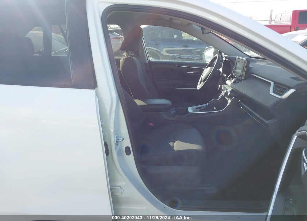 2021 TOYOTA RAV4 XLE VIN: 2T3W1RFV4MW120836