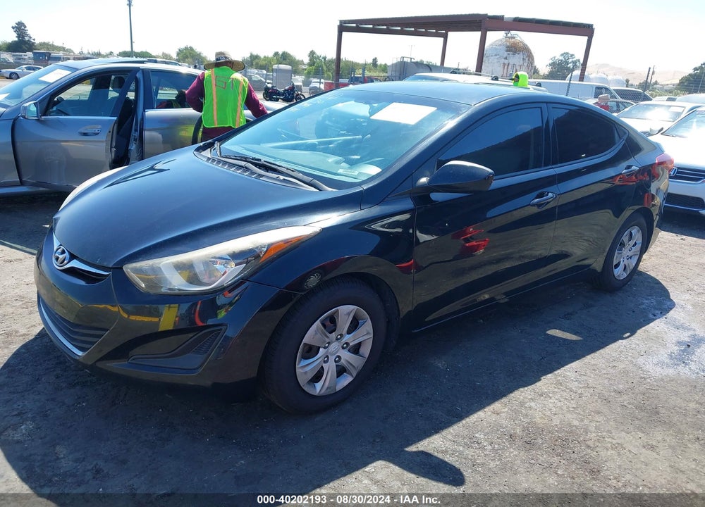 2016 HYUNDAI ELANTRA VIN: 5NPDH4AE8GH771024
