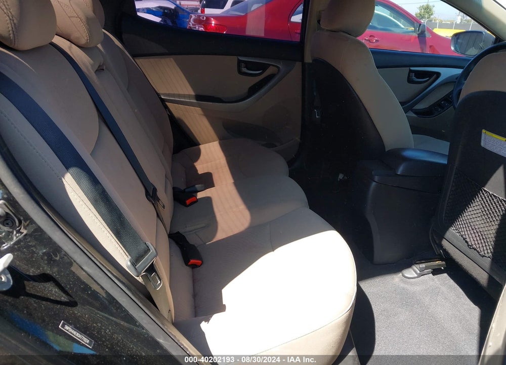 2016 HYUNDAI ELANTRA VIN: 5NPDH4AE8GH771024