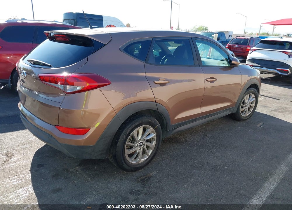 2017 HYUNDAI TUCSON SE VIN: KM8J23A41HU465355