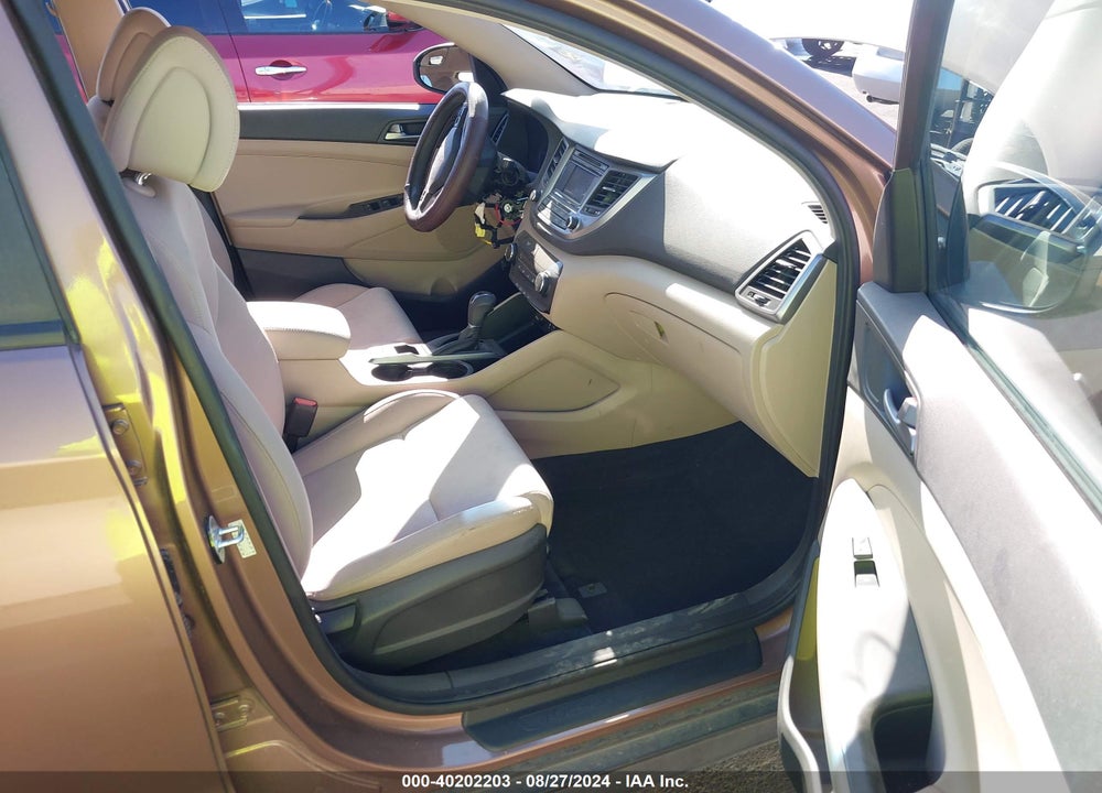 2017 HYUNDAI TUCSON SE VIN: KM8J23A41HU465355