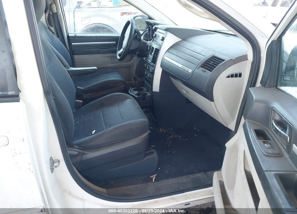 2010 DODGE GRAND CARAVAN VIN: 2D4RN4DE5AR121204