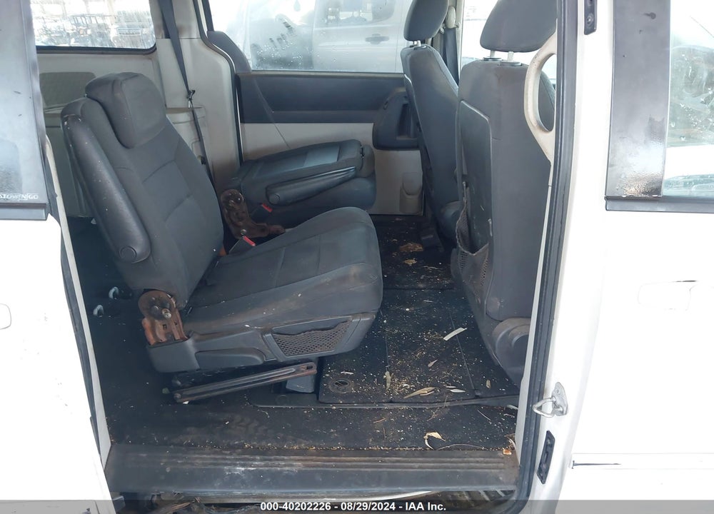 2010 DODGE GRAND CARAVAN VIN: 2D4RN4DE5AR121204