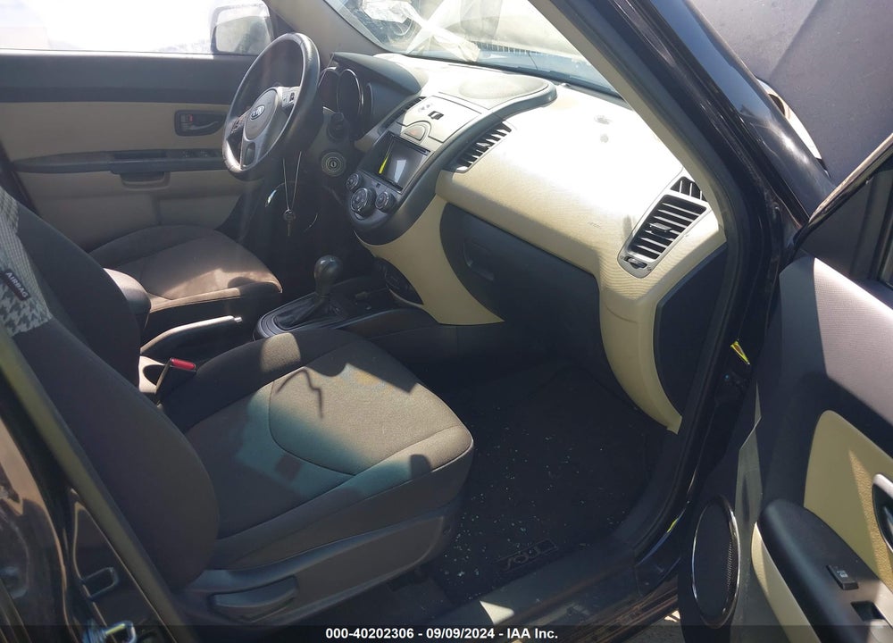 2011 KIA SOUL VIN: KNDJT2A26B7328072
