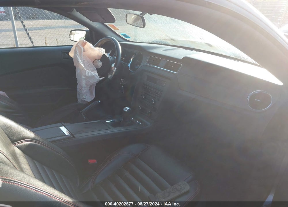 2014 FORD MUSTANG V6 VIN: 1ZVBP8AM8E5288880