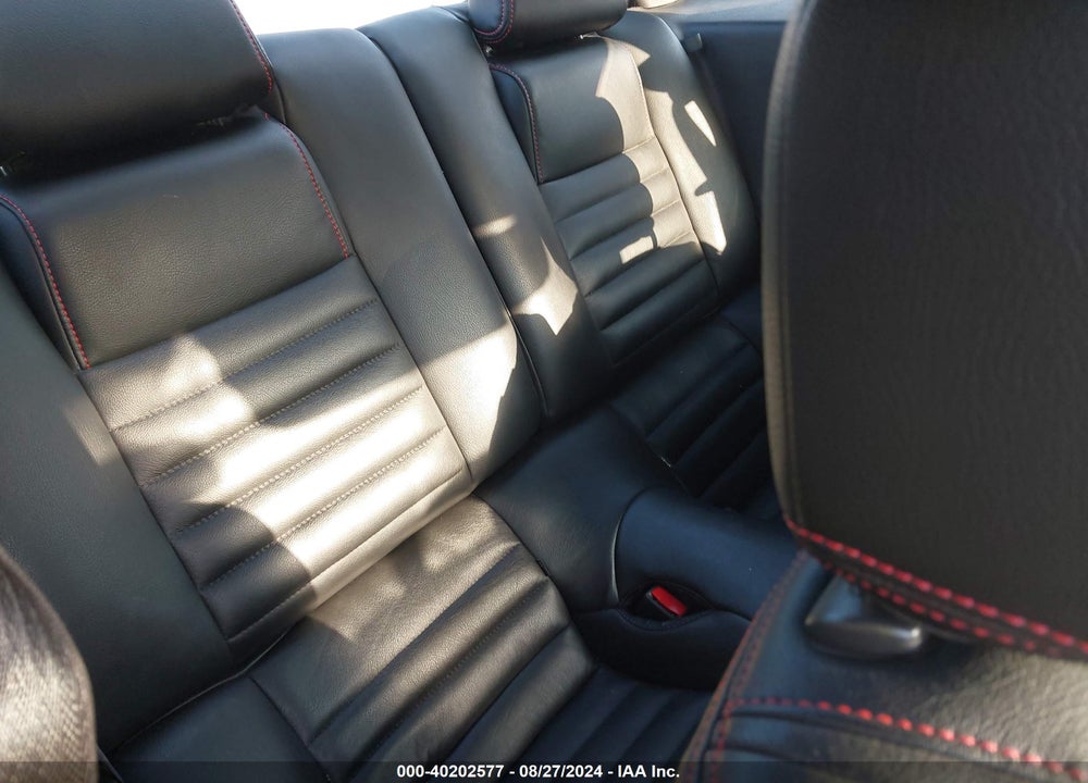 2014 FORD MUSTANG V6 VIN: 1ZVBP8AM8E5288880