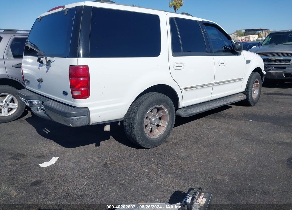 2000 FORD EXPEDITION XLT VIN: 1FMRU15L9YLB34306