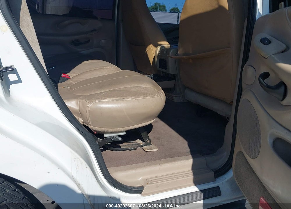 2000 FORD EXPEDITION XLT VIN: 1FMRU15L9YLB34306