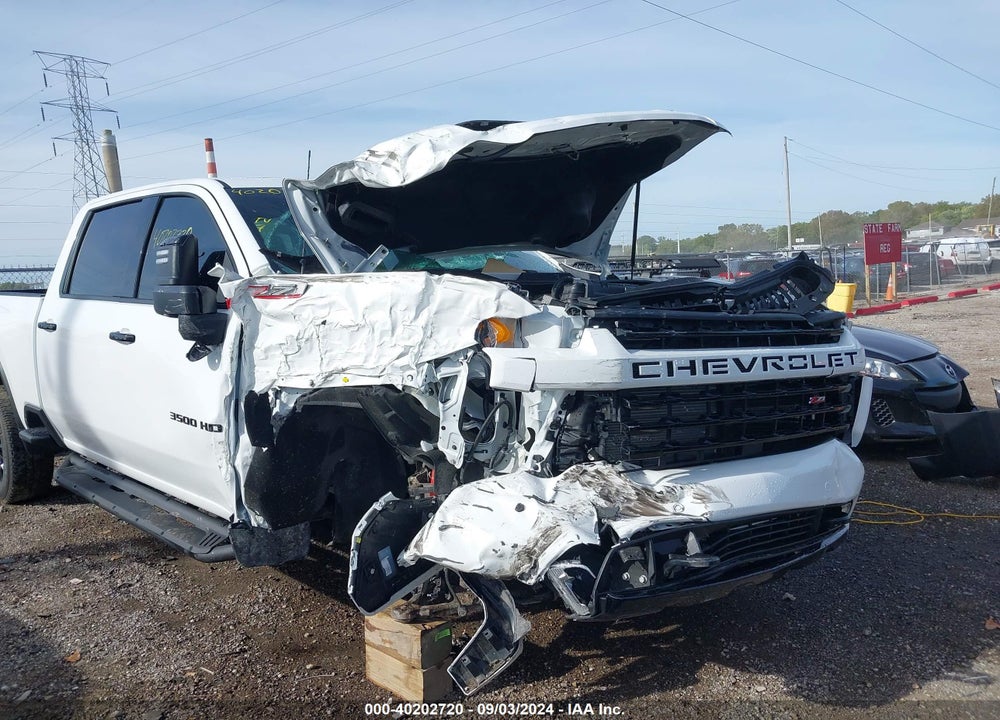 2022 CHEVROLET SILVERADO 3500HD 4WD  STANDARD BED LTZ VIN: 1GC4YUEY4NF337727